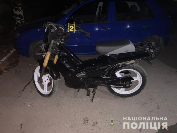 Аварія з потерпілими: у Новоселиці легковик зіткнувся з мопедом
