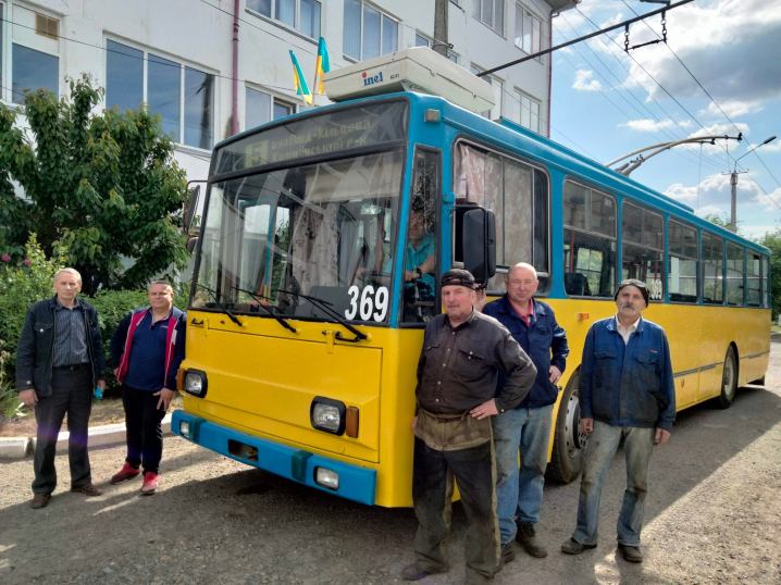 Розпіарений та відремонтований тролейбус досі стоїть в ЧТУ
