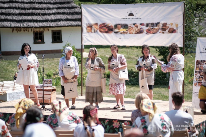 Ковбаски, сало, банош: у Чернівцях пройшла презентація гастропутівника "Смаки Буковини"