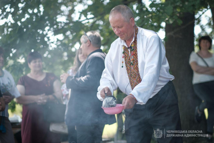 Ковбаски, сало, банош: у Чернівцях пройшла презентація гастропутівника "Смаки Буковини"