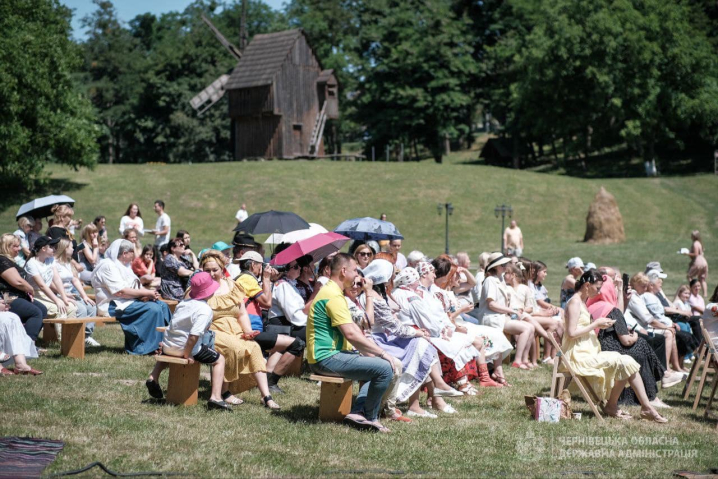 Ковбаски, сало, банош: у Чернівцях пройшла презентація гастропутівника "Смаки Буковини"