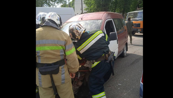На Буковині зіштовхнулися три авто На Буковині зіштовхнулися три авто