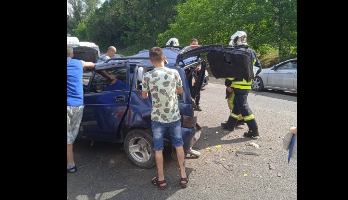 На Буковині зіштовхнулися три авто На Буковині зіштовхнулися три авто