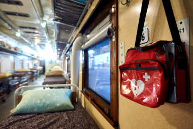 Понад 1000 людей перевезли медичні потяги "Укрзалізниці" за два місяці