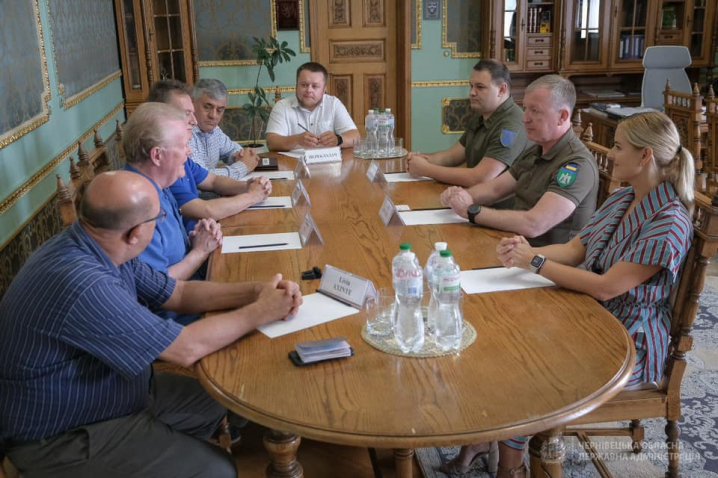 Начальник Чернівецької ОВА зустрівся з американськими благодійниками