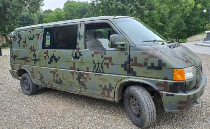 У Чернівцях відбувся благодійний ярмарок: організатори придбали "бандеромобіль" У Чернівцях відбувся благодійний ярмарок: організатори придбали "бандеромобіль"