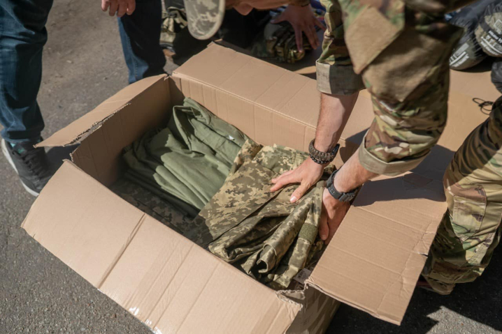 «Українська команда» передала військовим машини та ліки, - Артур Палатний про роботу волонтерського штабу