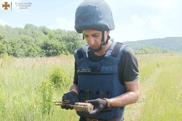 Буковинські піротехніки ліквідували гранату часів І Світової війни Буковинські піротехніки ліквідували гранату часів І Світової війни