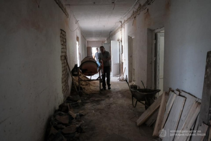 На Буковині з недобудованої лікарні облаштують житло для переселенців