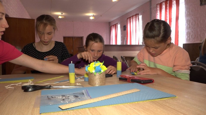 На Буковині вимушені переселенці збирають гроші для ЗСУ На Буковині вимушені переселенці збирають гроші для ЗСУ
