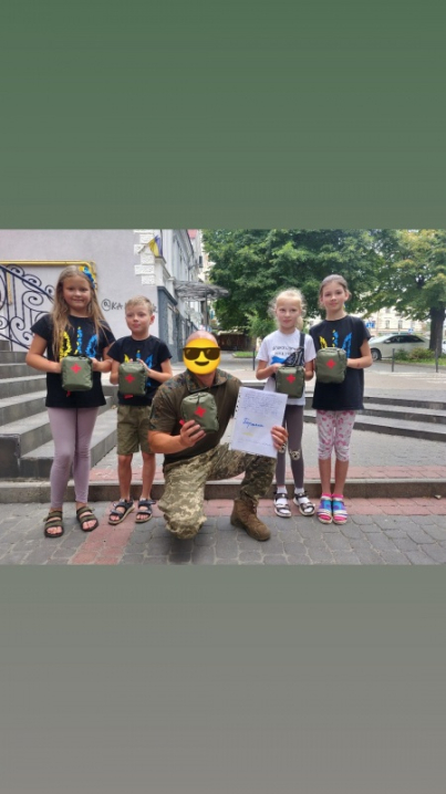 У Чернівцях діти дбають про військових: зібрали кошти на аптечки