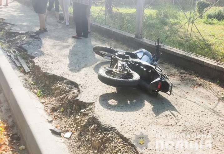 На Буковині водійка збила одразу двох мотоциклістів