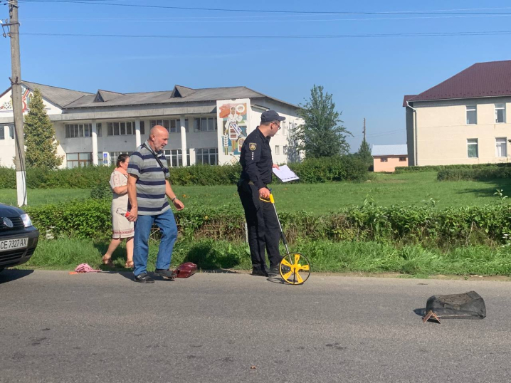 У Лукавцях на Вижничині трапилась ДТП: автомобіль збив велосипедистку