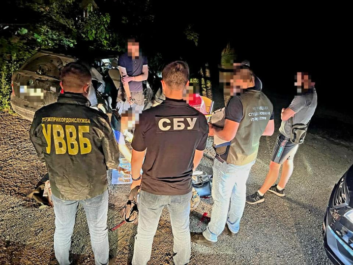 Буковинського прикордонника затримали на хабарі у 1050 євро за сприяння у контрабанді