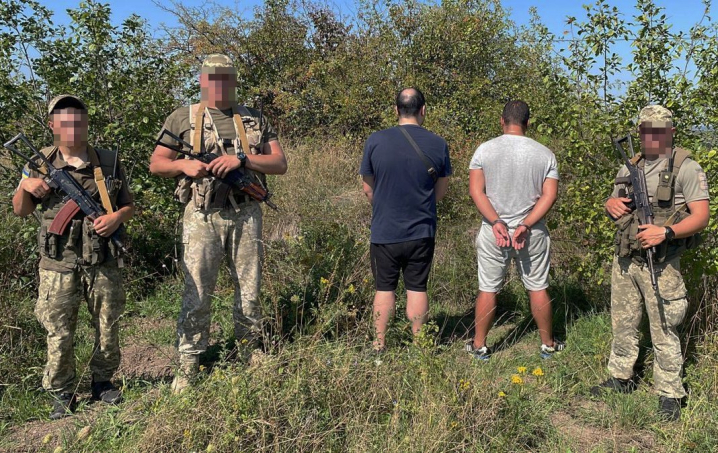 На Буковині прикордонники пострілами затримували перетиначів кордону