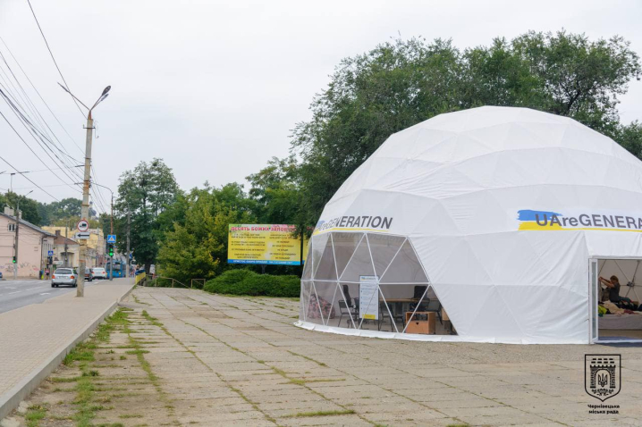 На «блошиному» ринку у Чернівцях запрацював пункт гуманітарної допомоги