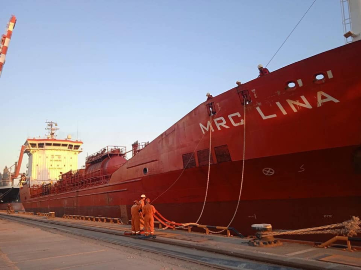 Прямує до 8 країн: з портів Одеси вийшов найбільший караван суден із українським зерном