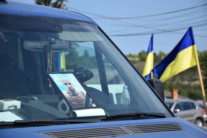 Буковина в останню дорогу провела загиблого військового Дениса Юлика 