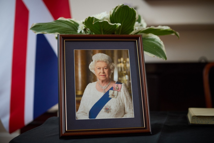 Президент України вшанував пам’ять Її Величності Королеви Єлизавети II