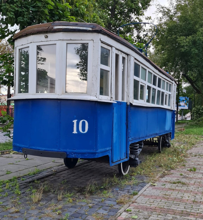 У Чернівцях історичну пам'ятку "Перший трамвай" перетворили у нічліг