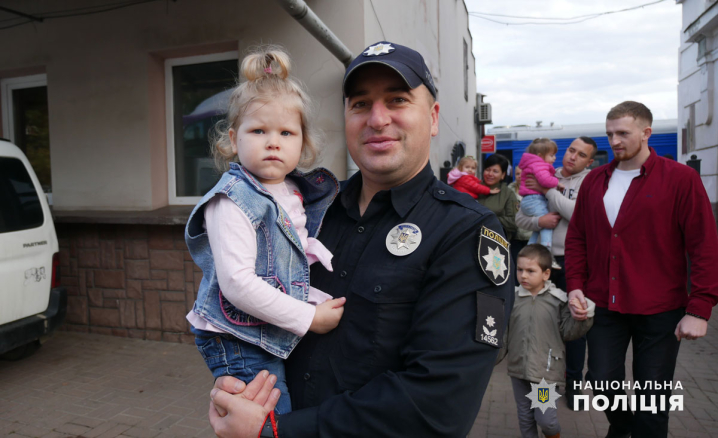 Прибули у безпечне місце: до Чернівців приїхали ще 43 дитини з Одеси