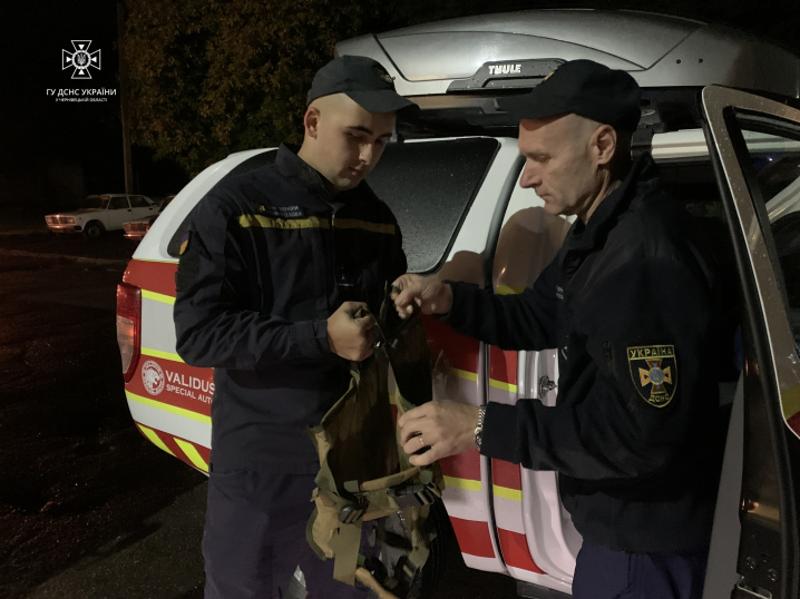 Буковинські рятувальники вирушили на Харківщину допомагати колегам