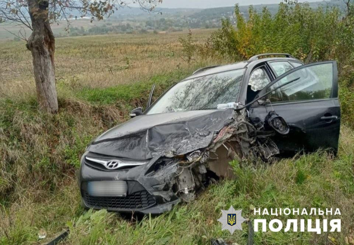 Травма голови та перелом ноги: у аварії на Буковині постраждав 32-річний чернівчанин