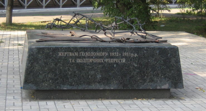 У Маріуполі окупанти знесли пам'ятник жертвам Голодомору
