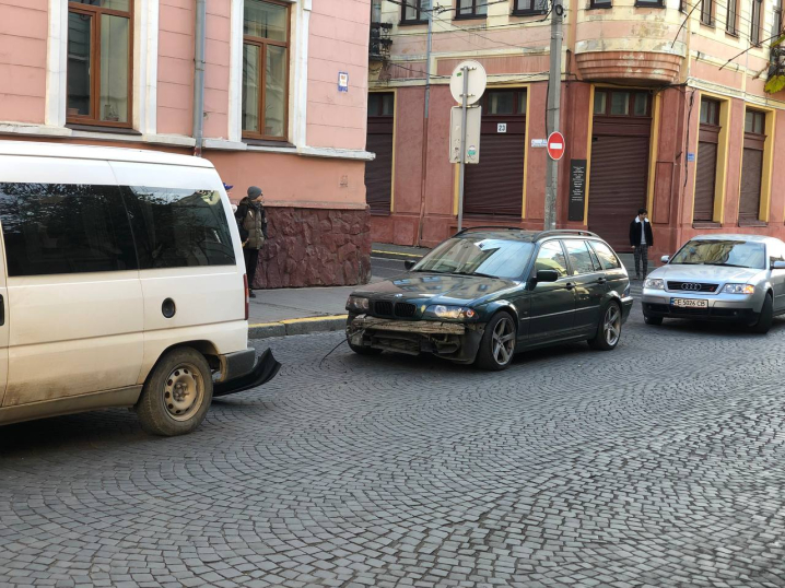 У центрі Чернівців по Університетській трапилася ДТП