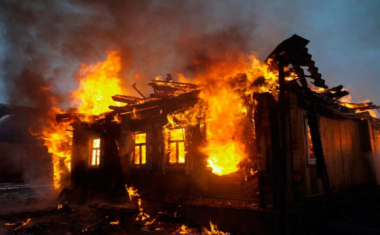 Трагедія на Хмельниччині: четверо дітей згоріли у будинку, поки батьків не було вдома