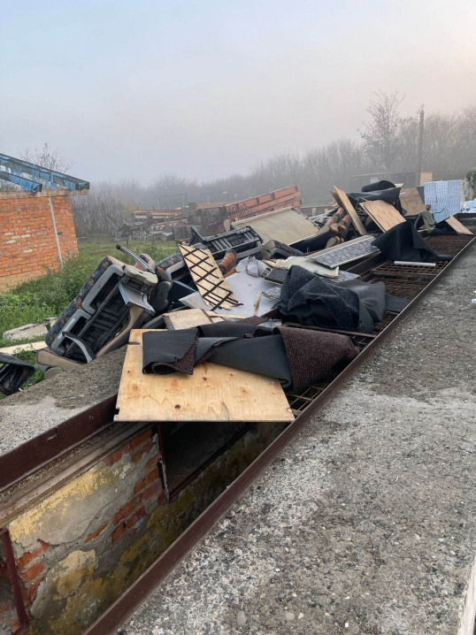 "Тютюнова подорож": прикордонники виявили туристичний автобус набитий сигаретами