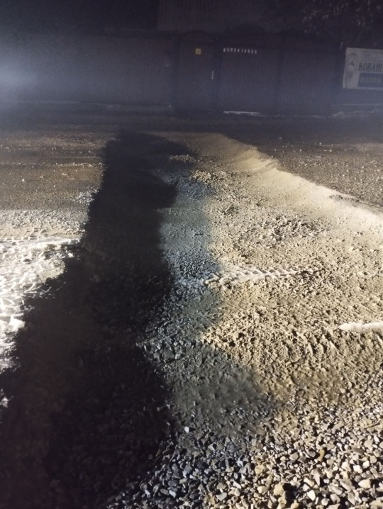 У Чернівцях на Заставнянській залишили розриту поперек дороги траншею