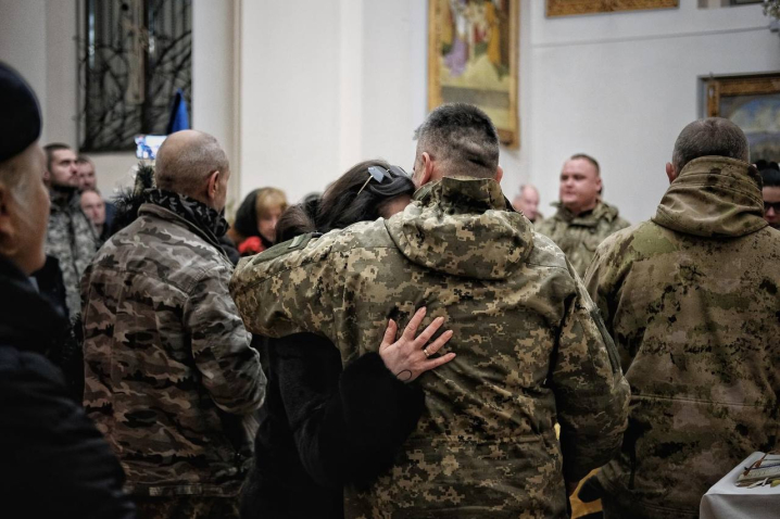 У Чернівцях попрощалися з легендарним кіборгом Валерієм Красняном "Барсом"