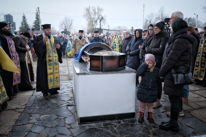 Останній шлях Героя: Валерія Красняна поховано на Алеї Слави у Чернівцях