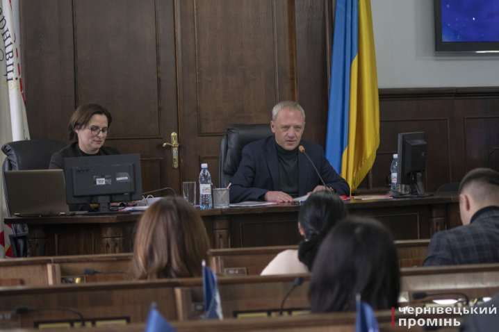 У Чернівцях відбулося продовження сесії міської ради: як це було (фото)