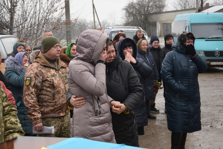 "Хоробрі серця вже не б'ються": на Буковині прощаються з Героями, які загинули у бою за Україну
