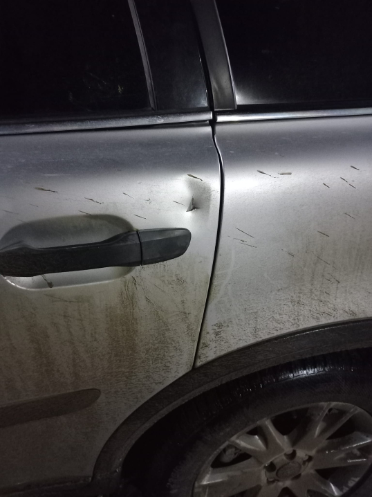 На Буковині волонтерці невідомі пошкодили авто