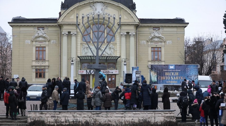 На Буковині засяяла перша свічка Менори