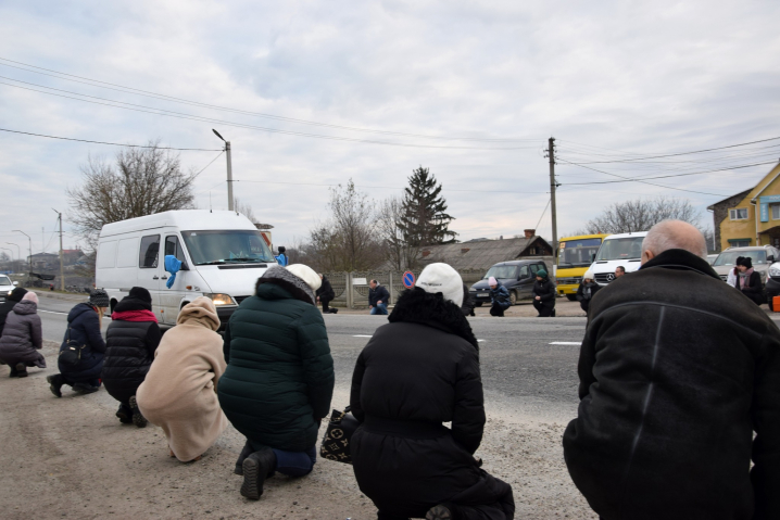 У Круглику на Буковині попрощалися із військовим Василем Дорошем