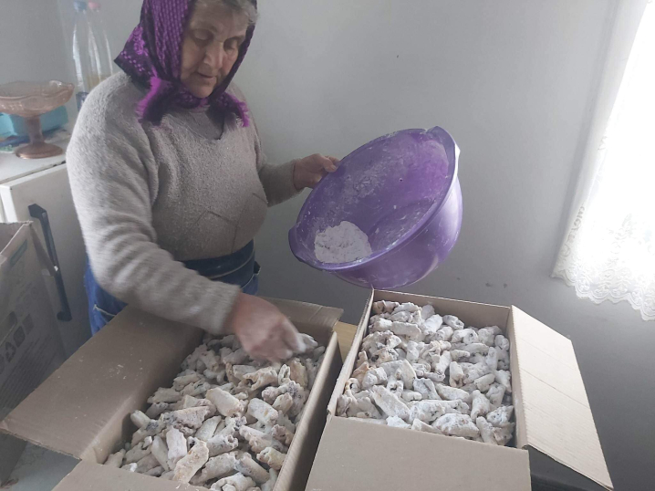 Волонтери із Неполоковецької громади щотижня доправляють вантажі до місць бойових дій