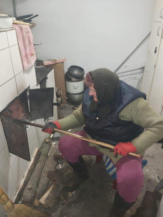 Волонтери із Неполоковецької громади щотижня доправляють вантажі до місць бойових дій