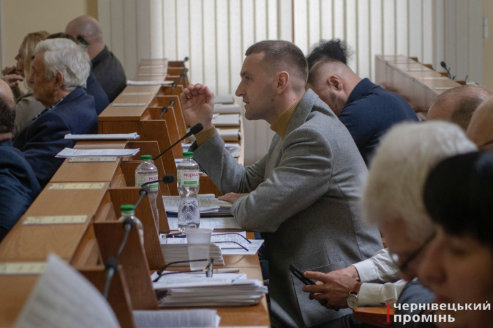 Сесія облради: сперечались про майбутнє УПЦ МП на Буковині (фоторепортаж)