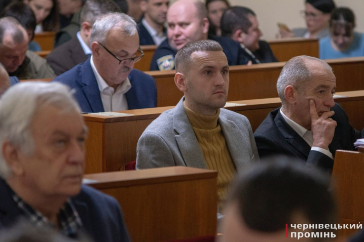 Сесія облради: сперечались про майбутнє УПЦ МП на Буковині (фоторепортаж)