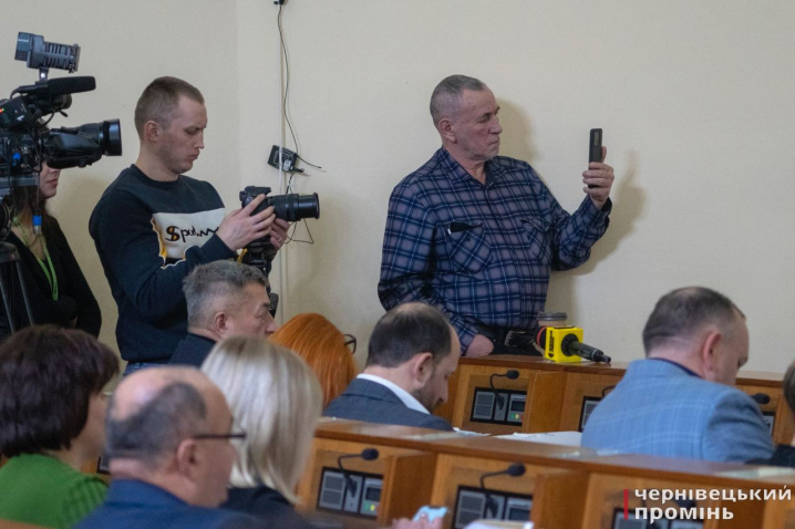 Сесія облради: сперечались про майбутнє УПЦ МП на Буковині (фоторепортаж)