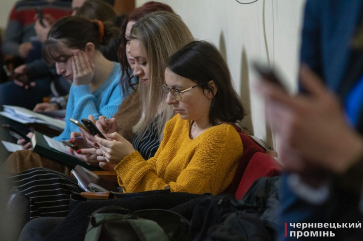 Сесія облради: сперечались про майбутнє УПЦ МП на Буковині (фоторепортаж)