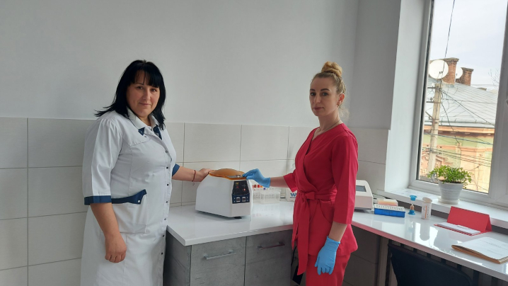Чернівецький центр служби крові отримав обладнання і матеріали від благодійників зі Швейцарії