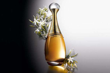 Класифікація та принципи вибору жіночих парфумів до свят