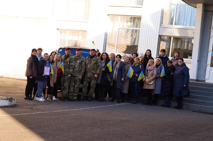 Учні Сторожинецького ліцею, з допомогою батьків та меценатів, придбали автівку для ЗСУ