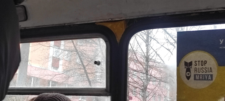 Пліснява, здерта фарба та заляпані вікна: люди жаліються на стан чернівецьких маршруток Пліснява, здерта фарба та заляпані вікна: люди жаліються на стан чернівецьких маршруток