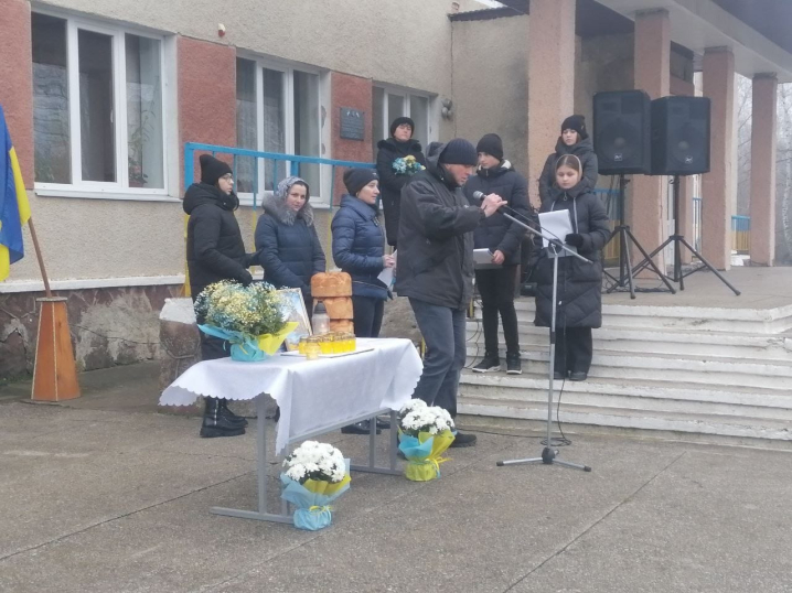У школі на Кіцманщині відкрили меморіальну дошку воїну-добровольцю